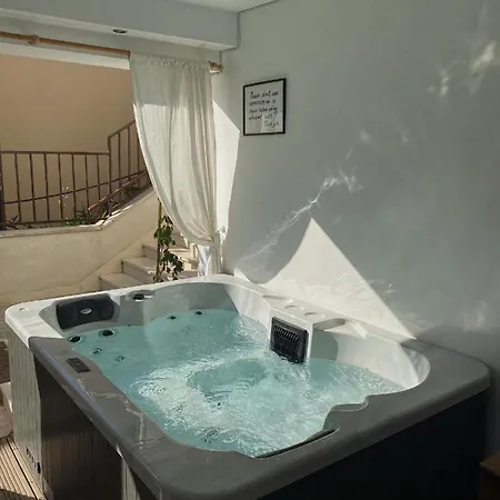 Vista Deluxe Apartment