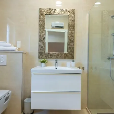 Vista Deluxe Apartment *